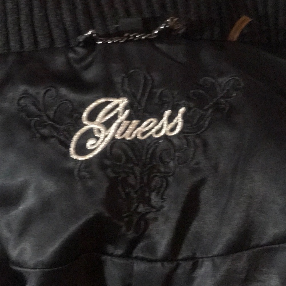 Black GUESS short down puffer w fake fur hood - Picture 5 of 14